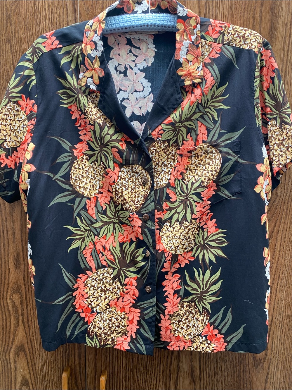 Hilo Hattie  The Hawaiian Original Women's Black and Yellow Shirt